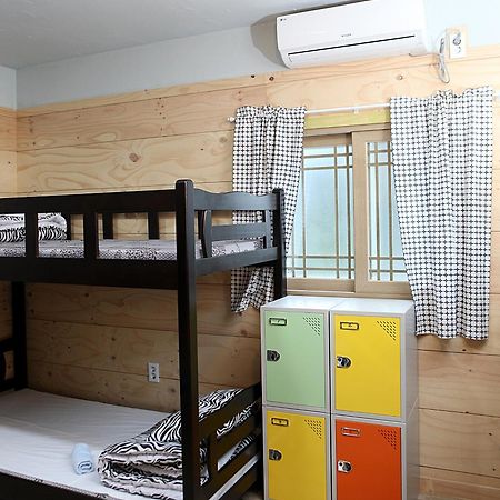 Basecamp Guesthouse Seogwipo Exterior photo