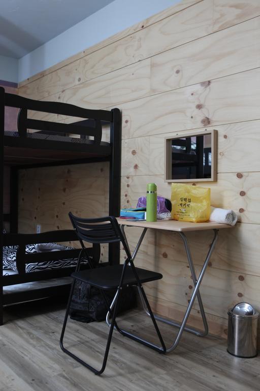 Basecamp Guesthouse Seogwipo Exterior photo