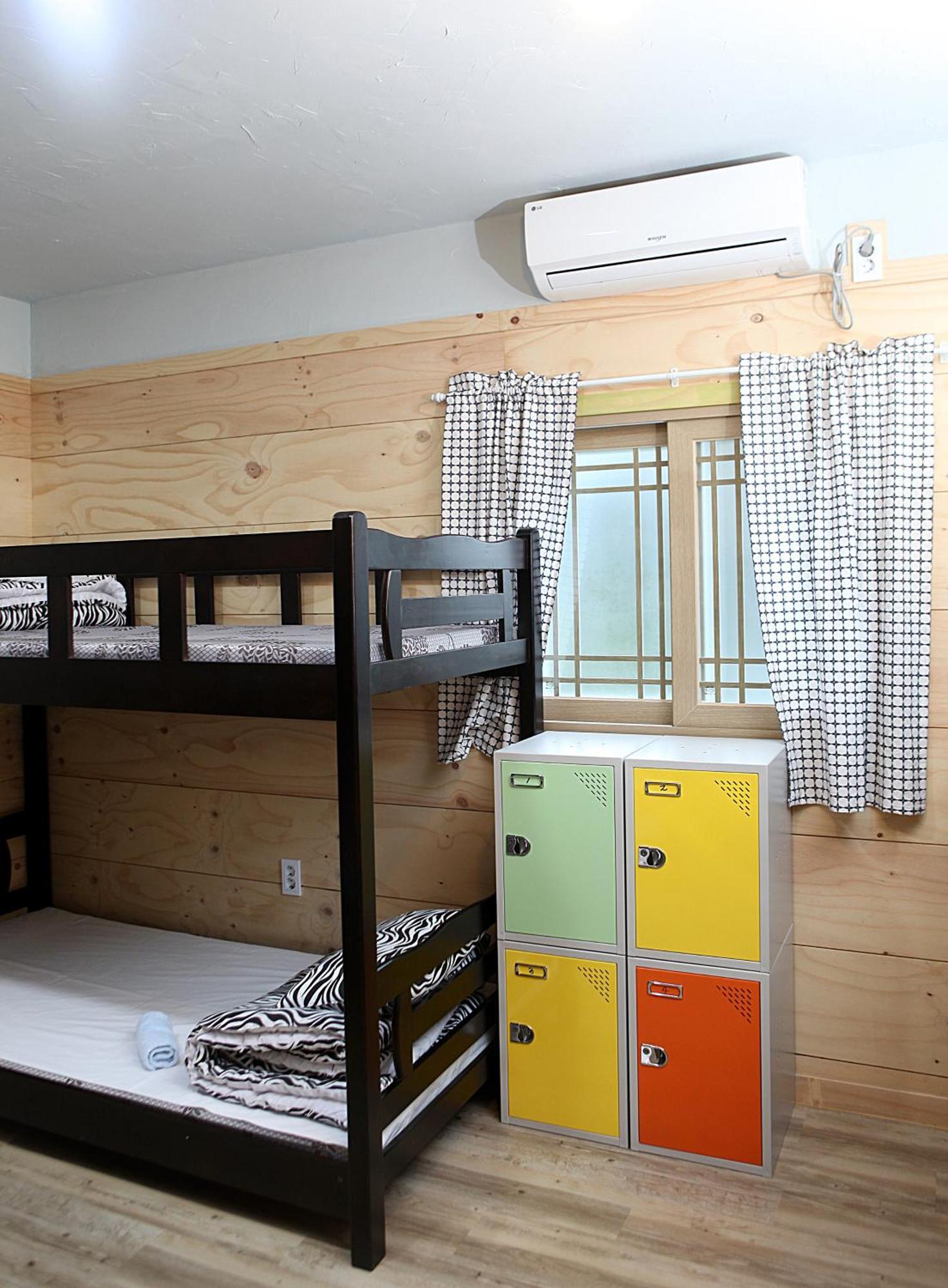Basecamp Guesthouse Seogwipo Exterior photo