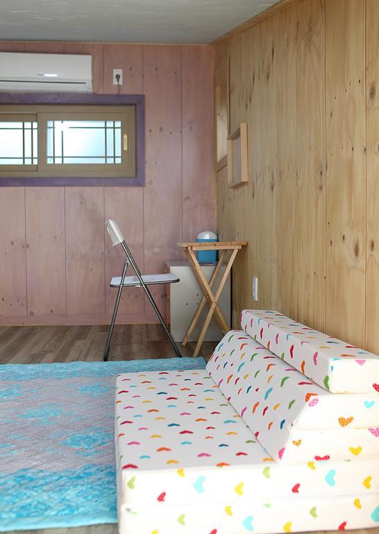 Basecamp Guesthouse Seogwipo Exterior photo