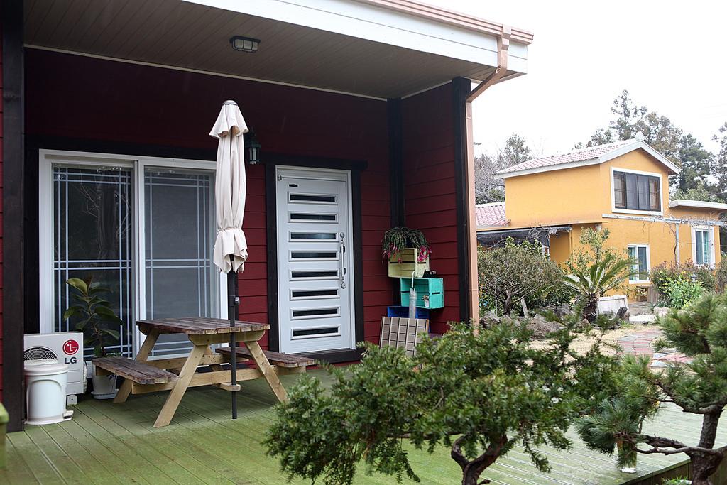 Basecamp Guesthouse Seogwipo Exterior photo