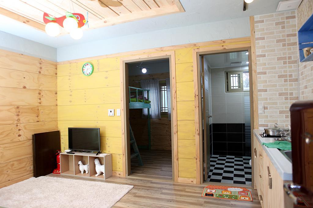 Basecamp Guesthouse Seogwipo Exterior photo