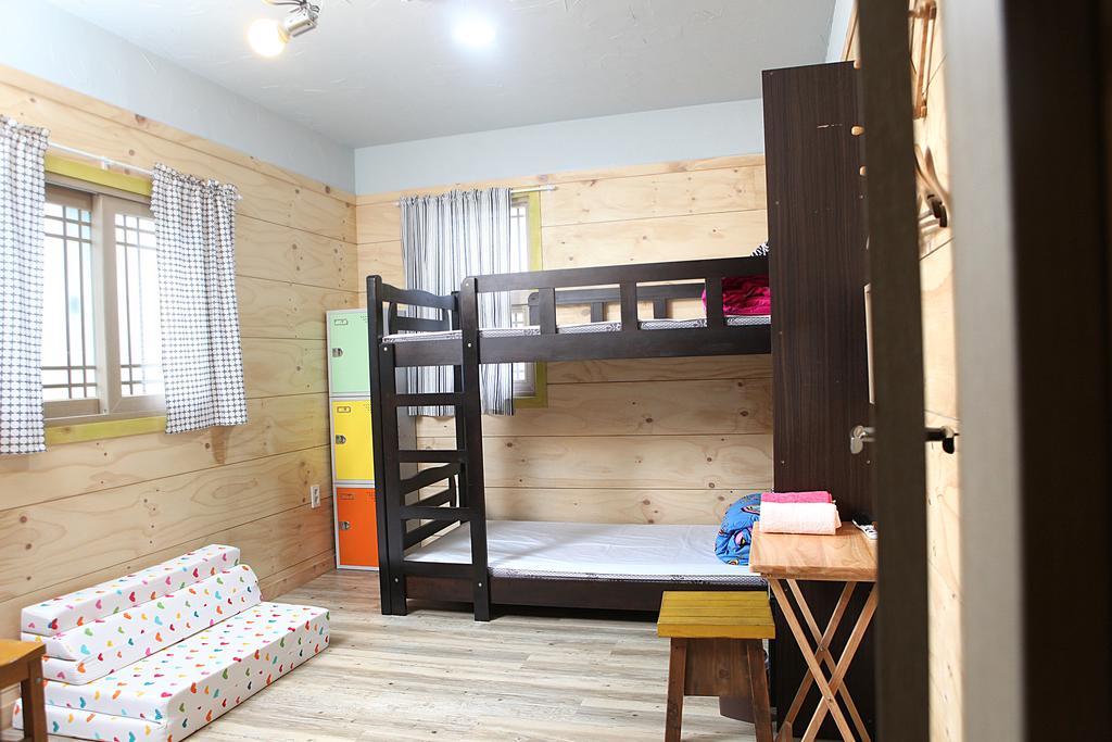 Basecamp Guesthouse Seogwipo Exterior photo