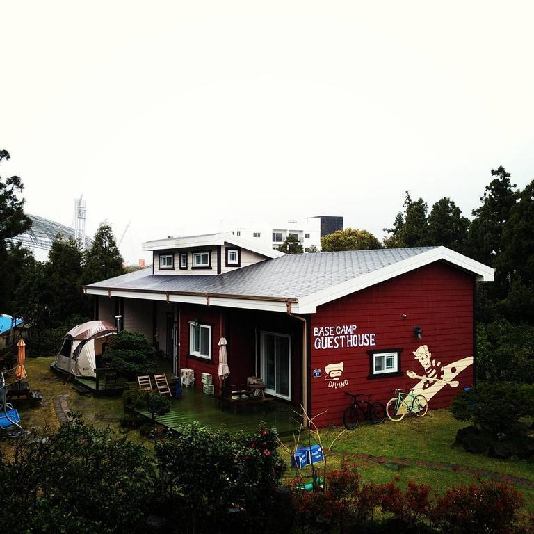 Basecamp Guesthouse Seogwipo Exterior photo