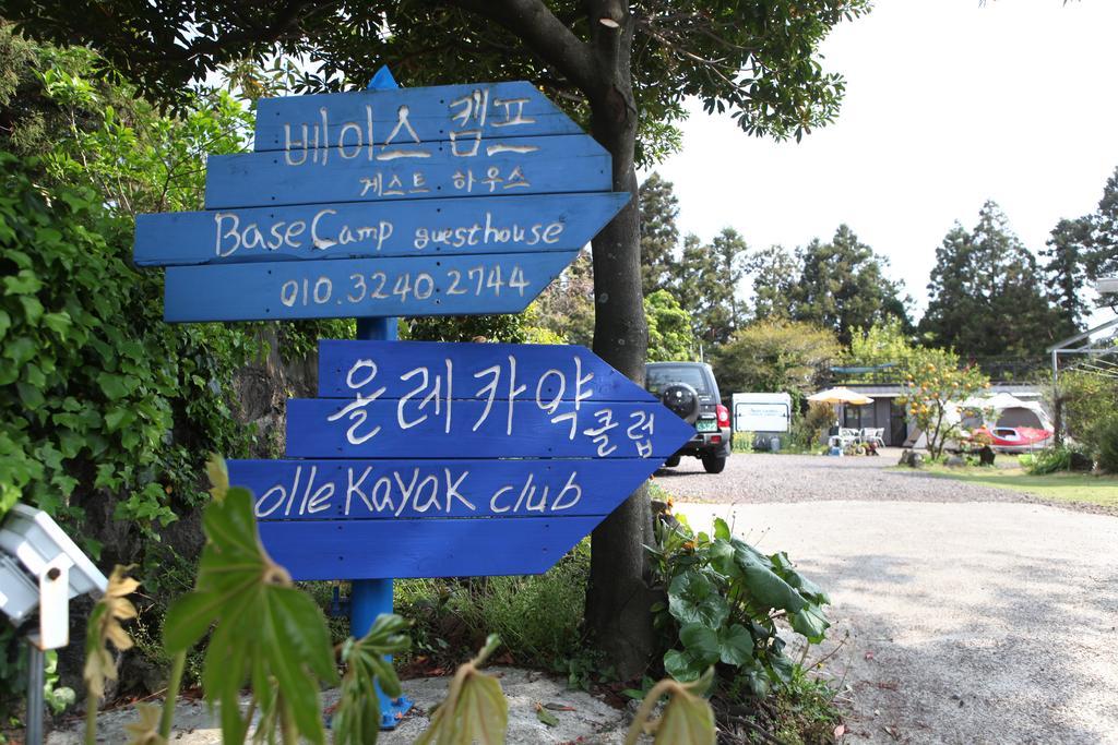 Basecamp Guesthouse Seogwipo Exterior photo