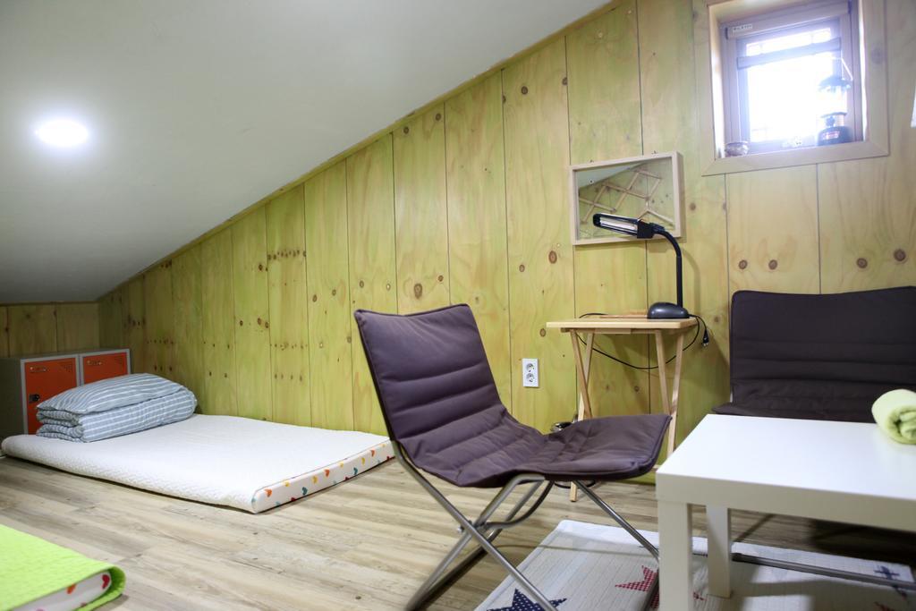 Basecamp Guesthouse Seogwipo Exterior photo