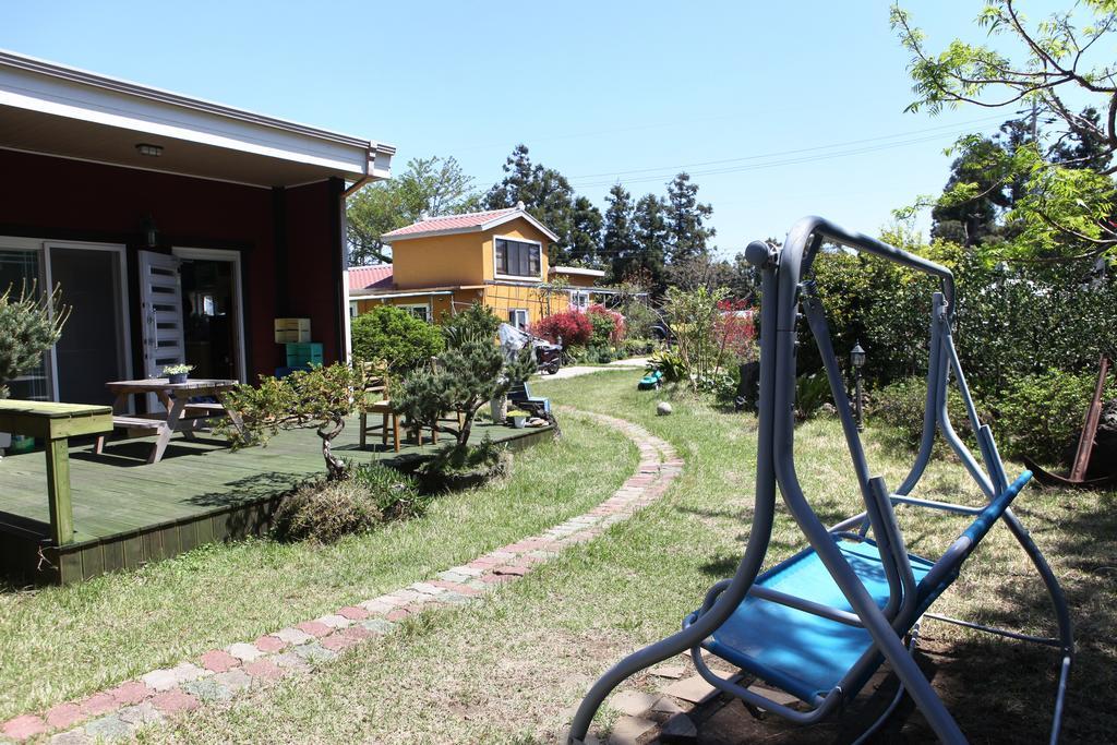 Basecamp Guesthouse Seogwipo Exterior photo