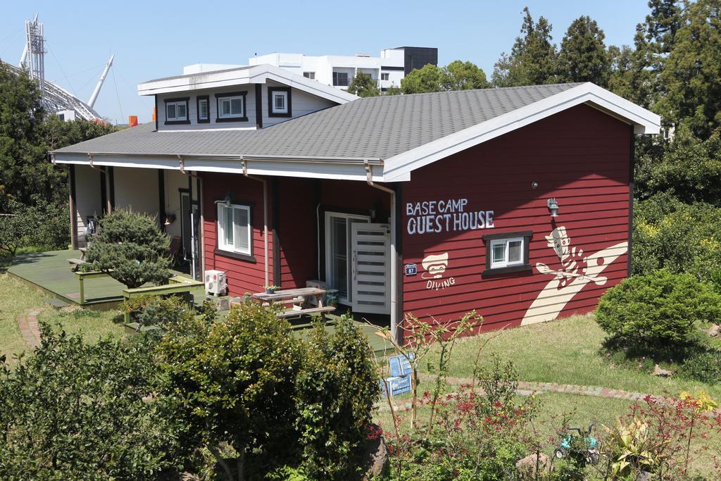 Basecamp Guesthouse Seogwipo Exterior photo